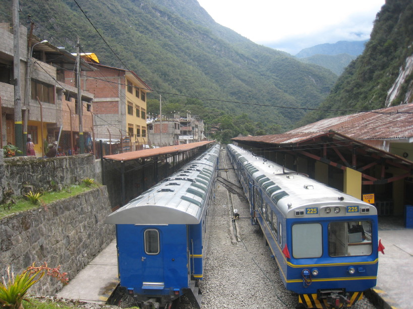 102_aguas_calientes_train_station.jpg