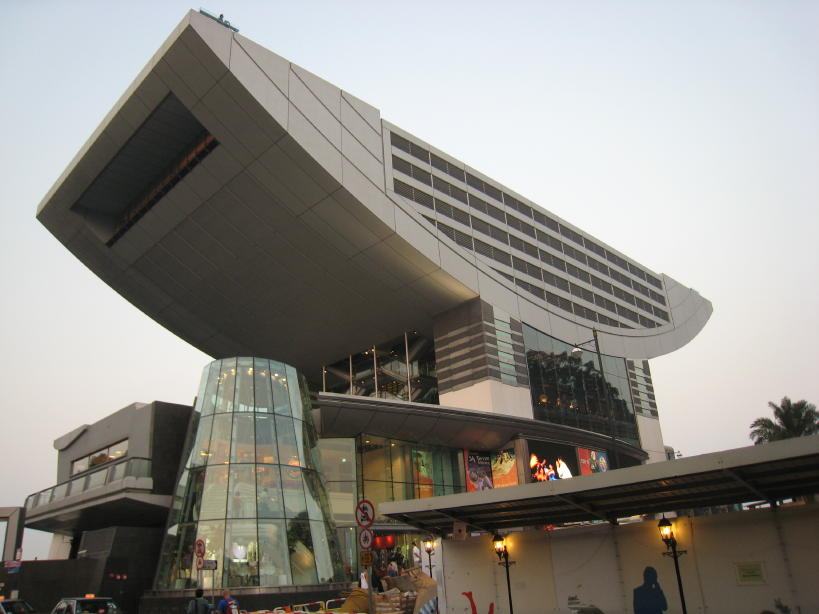 007_hong_kong_peak_tram_station.jpg