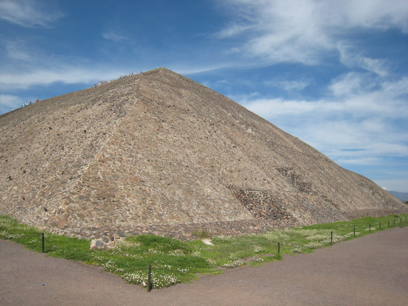 014_teotihuacan_pyramid_of_the_sun.jpg