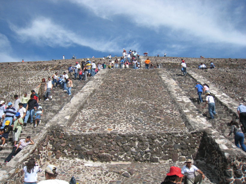 017_teotihuacan_pyramid_of_the_sun.jpg