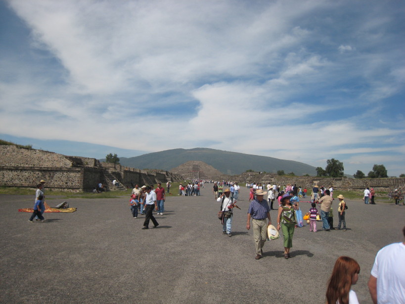 018_teotihuacan_avenue_of_the_dead.jpg