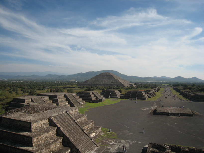 022_teotihuacan_view_from_pyramid_of_the_moon.jpg